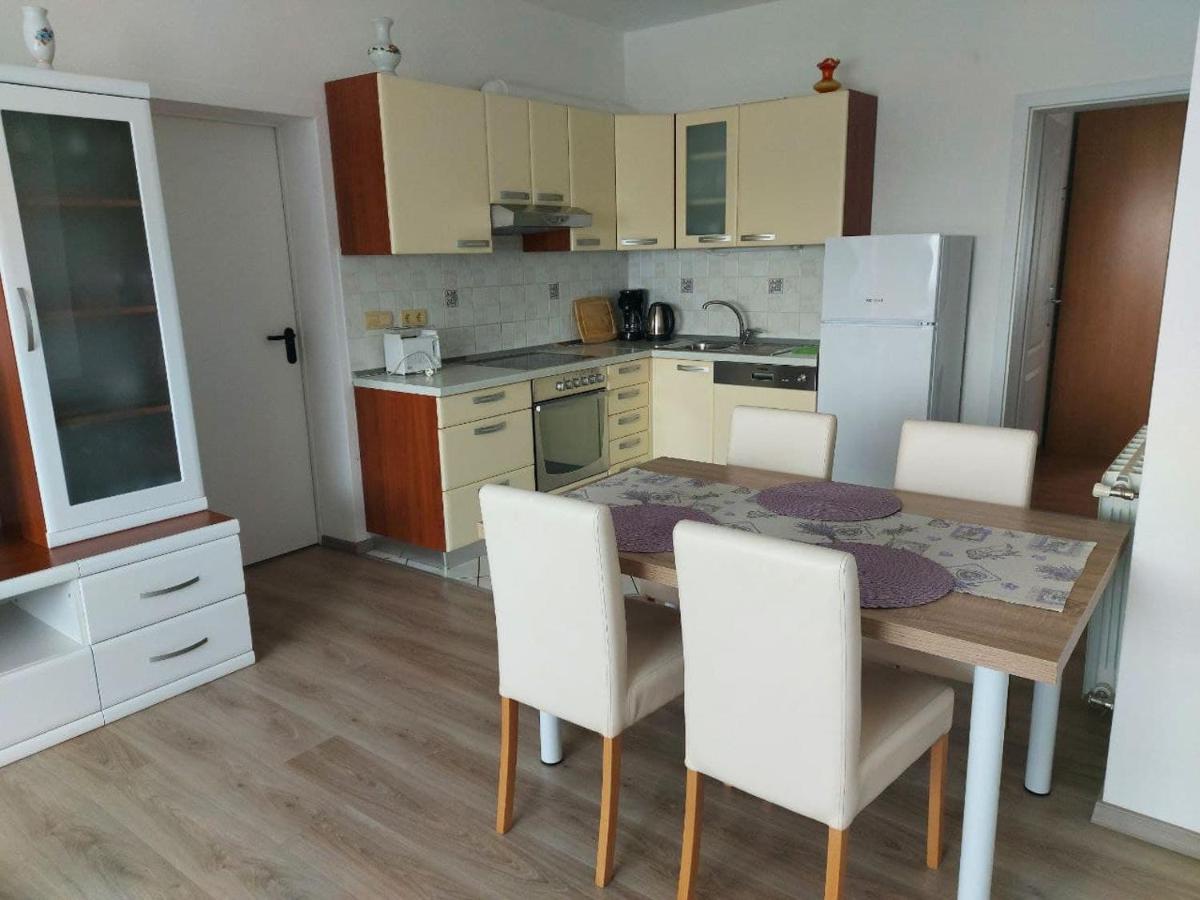 Bluegum Apartments Liznjan Ngoại thất bức ảnh
