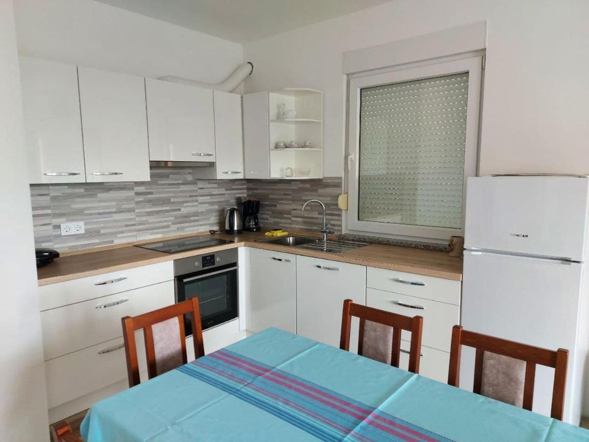 Bluegum Apartments Liznjan Ngoại thất bức ảnh