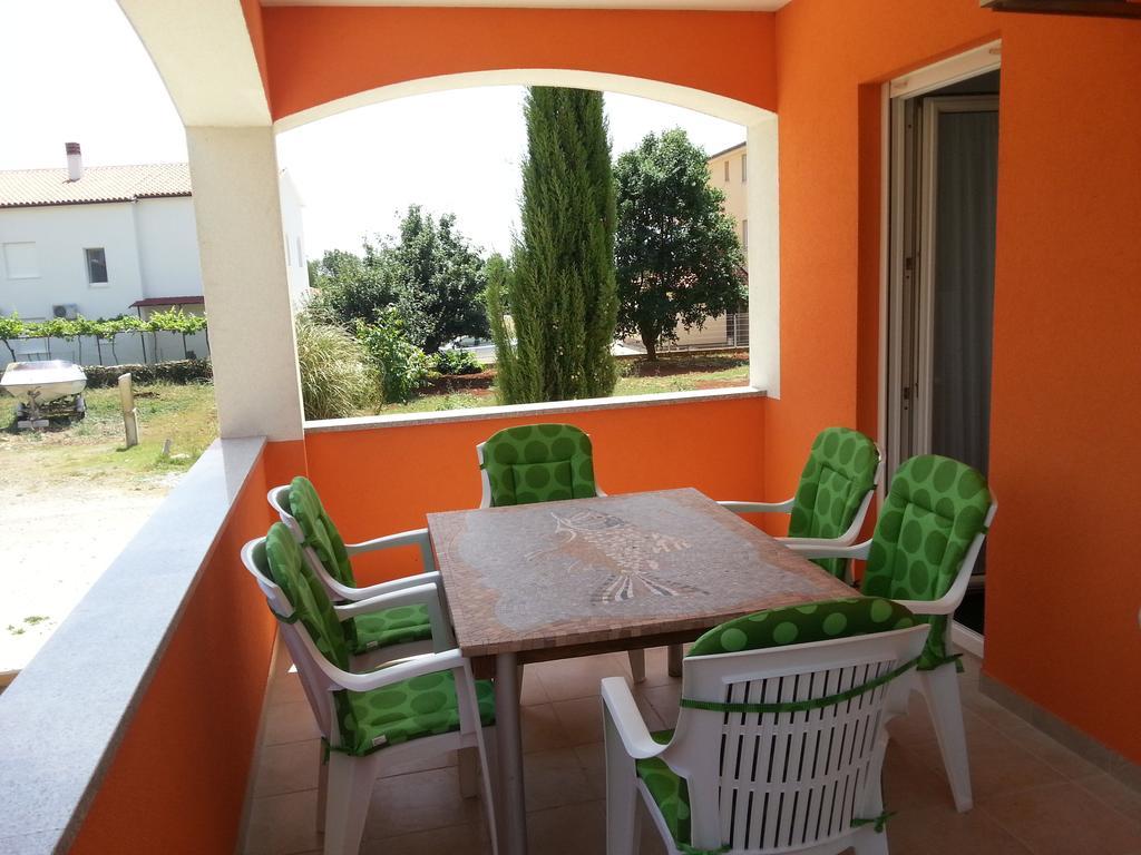 Bluegum Apartments Liznjan Phòng bức ảnh